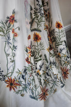 Load image into Gallery viewer, Autumnal Embroidered Edge Floral wedding veil (90 - 200cm)
