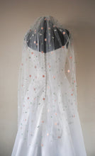 Load image into Gallery viewer, Daisy Flower Floral Veil, Beautiful Wedding Veil with Small Delicate Embroidered Flowers
