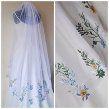 Load image into Gallery viewer, Floral Embroidered Edge Bridal Veil
