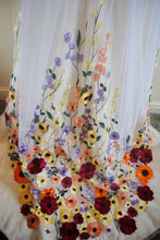 Load image into Gallery viewer, Floral Embroidered Veil
