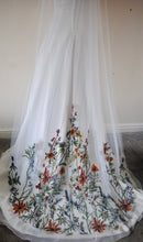 Load image into Gallery viewer, Autumnal Embroidered Edge Floral wedding veil
