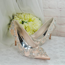 Load image into Gallery viewer, Crystal Trim Wedding Shoes
