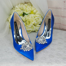 Load image into Gallery viewer, Bridal Pointed Court Shoes with Crystal Shoe Clip
