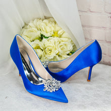 Load image into Gallery viewer, Bridal Pointed Court Shoes with Crystal Shoe Clip
