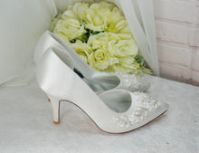 Load image into Gallery viewer, Ivory Wedding Heels, Floral Beaded Size UK5/US7.5
