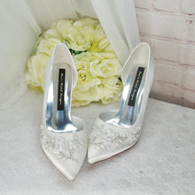 Load image into Gallery viewer, Ivory Wedding Heels, Floral Beaded Size UK5/US7.5
