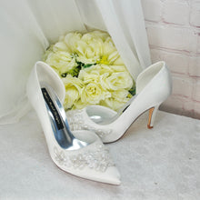 Load image into Gallery viewer, Ivory Wedding Heels, Floral Beaded Size UK5/US7.5
