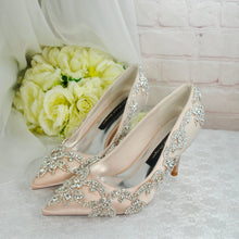 Load image into Gallery viewer, Crystal Trim Wedding Shoes
