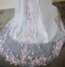 Load image into Gallery viewer, IN STOCK - 250cm wedding veil 3D Pink embroidered flower
