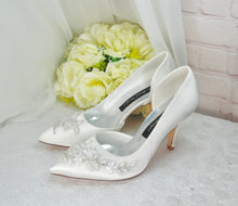 Load image into Gallery viewer, Ivory Wedding Heels, Floral Beaded Size UK5/US7.5
