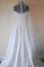 Load image into Gallery viewer, 150cm Pearl &amp; Rhinestone Veil
