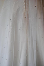 Load image into Gallery viewer, 150cm Pearl &amp; Rhinestone Veil
