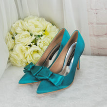 Load image into Gallery viewer, Stunning Teal Satin Heels Clutch Bag Fascinator Hat
