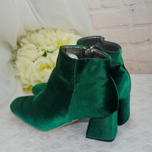 Load image into Gallery viewer, Green Luxurious Velvet Wedding Boots, Block Heel Bridal Shoes, Winter Boots - Size UK6/US8.5
