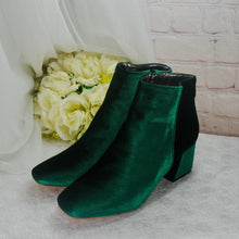 Load image into Gallery viewer, Green Luxurious Velvet Wedding Boots, Block Heel Bridal Shoes, Winter Boots - Size UK6/US8.5
