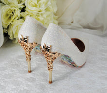 Load image into Gallery viewer, Beautiful Beauty and the Beast Ivory Filigree Vine Heels UK3/US5.5
