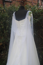 Load image into Gallery viewer, White Bridal Cape Veil Flower Appliqué Wedding Cape
