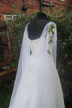 Load image into Gallery viewer, White Bridal Cape Veil Flower Appliqué Wedding Cape
