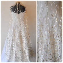 Load image into Gallery viewer, Luxury Sparkling Leaf Bridal Veil
