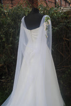 Load image into Gallery viewer, White Bridal Cape Veil Flower Appliqué Wedding Cape
