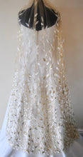 Load image into Gallery viewer, Luxury Sparkling Leaf Bridal Veil
