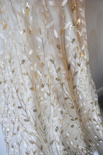 Load image into Gallery viewer, Luxury Sparkling Leaf Bridal Veil
