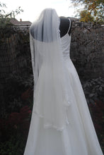 Load image into Gallery viewer, White 1 Tier Wedding Veil with Leaf Detailed Edging - 100cm
