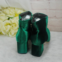 Load image into Gallery viewer, Green Luxurious Velvet Wedding Boots, Block Heel Bridal Shoes, Winter Boots - Size UK6/US8.5
