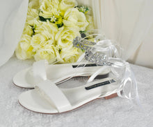 Load image into Gallery viewer, Ivory Flat Sandals Size Uk8/US10.5
