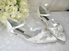 Load image into Gallery viewer, Ivory Flat Satin Bridal Sandals Floral Beading Size UK8/US10.5
