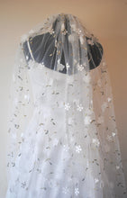 Load image into Gallery viewer, White Flower Embroidered Floral Bridal Veils,
