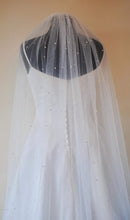 Load image into Gallery viewer, Ivory Wedding Pearl &amp; Rhinestone Veil
