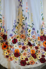 Load image into Gallery viewer, White wedding veil bright embroidered flowers
