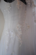 Load image into Gallery viewer, Embroidered Floral and Pearl Wedding Veil
