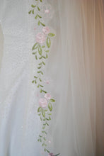 Load image into Gallery viewer, Rose Embroidered Lace Edge Bridal Veil
