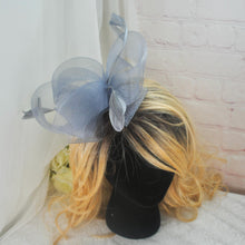 Load image into Gallery viewer, Silver Grey Fascinator Hat and Matching Evening Clutch Bag
