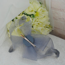 Load image into Gallery viewer, Silver Grey Fascinator Hat and Matching Evening Clutch Bag
