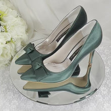 Load and play video in Gallery viewer, Bridal Wedding Shoes, bride wedding shoes, bridal shoes, wedding heals
