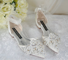 Load image into Gallery viewer, Crochet Lace Flats - Large Pearl Appliqué
