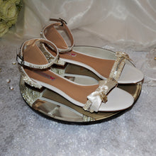Load image into Gallery viewer, Pearl Embellished Flats
