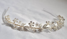 Load image into Gallery viewer, Simple Bridal Hairband
