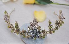 Load image into Gallery viewer, Vintage Gold Floral Tiara
