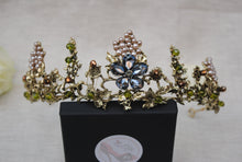Load image into Gallery viewer, Vintage Gold Floral Tiara
