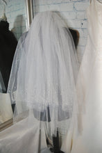 Load image into Gallery viewer, Two Tier Glitter Veil with Pearl and Crystal
