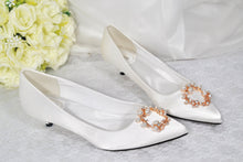 Load image into Gallery viewer, Kitten Heels with Pearl Shoe Clip
