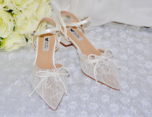 Load image into Gallery viewer, Vintage Lace Block Heels
