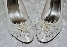 Load image into Gallery viewer, Pearl Shoe Clips
