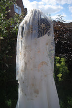Load image into Gallery viewer, Single Tier Luxury Celestial Veil | 75cm
