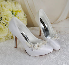 Load image into Gallery viewer, Wedding Shoes with Floral Shoe Clip
