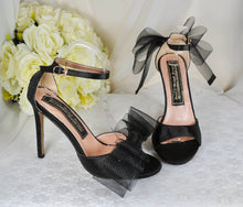 Load image into Gallery viewer, Large Bow Heels | Black or White
